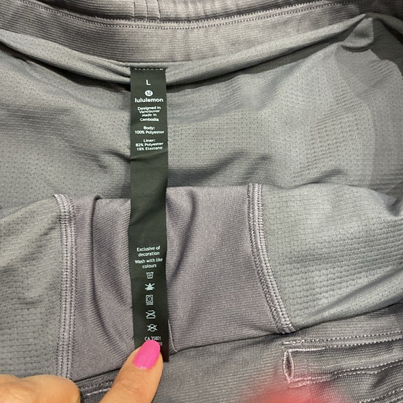 Men’s Lululemon shorts - Picture 3 of 4